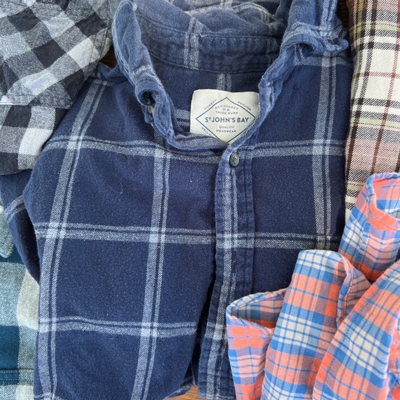 6 flannels - Picture 5 of 8